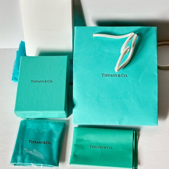 Tiffany 18k white gold Diamond Wedding or Anniversary Band 6 1/2 - Picture 8 of 8